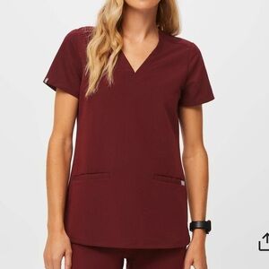 Figs Casma Three Pocket Scrub Top in Burgundy